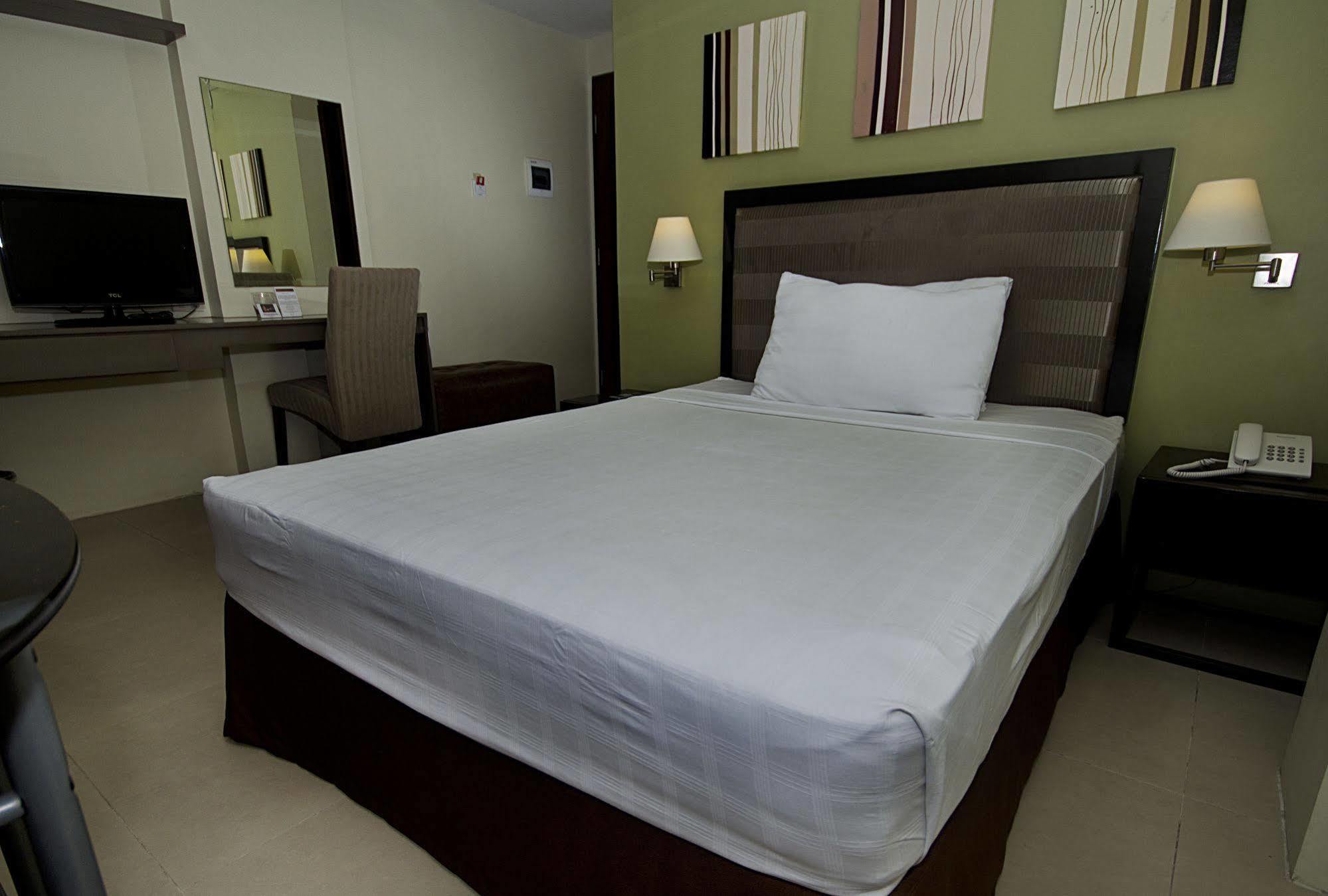 Mango Suites Tuguegarao Kültér fotó